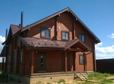Двухэтажный дом из бруса 192х145 с террасой